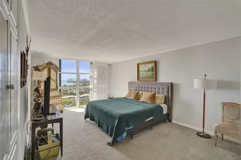 1000 Quayside Terrace Miami FL 33138