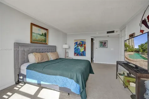1000 Quayside Terrace Miami FL 33138