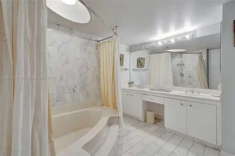1000 Quayside Terrace Miami FL 33138