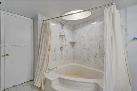 1000 Quayside Terrace Miami FL 33138