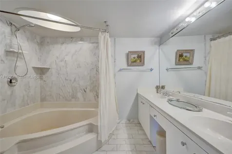1000 Quayside Terrace Miami FL 33138