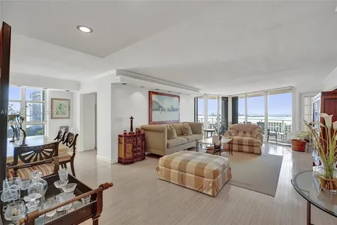 1000 Quayside Terrace Miami FL 33138