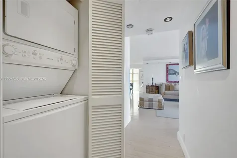 1000 Quayside Terrace Miami FL 33138