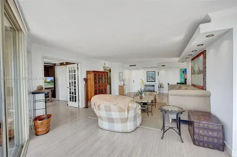 1000 Quayside Terrace Miami FL 33138