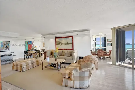 1000 Quayside Terrace Miami FL 33138