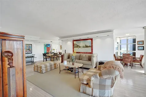1000 Quayside Terrace Miami FL 33138