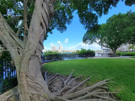 2750 NE 183rd Street Aventura FL 33160