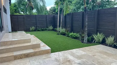 1700 NE 18th Street Fort Lauderdale FL 33305