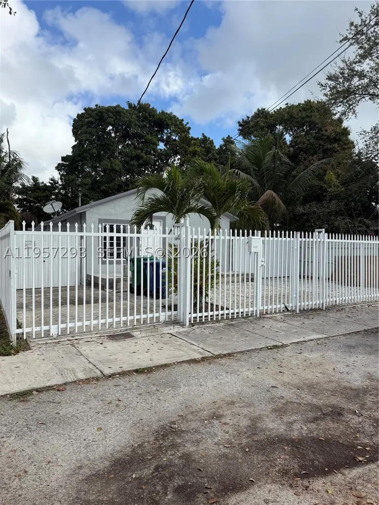 3121 NW 45th Street Miami FL 33142