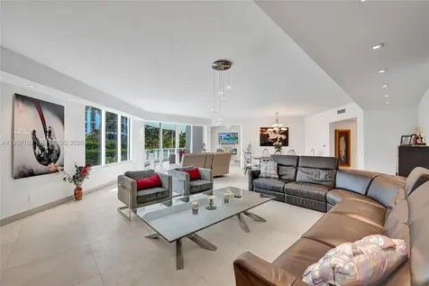 21200 Point Place Aventura FL 33180