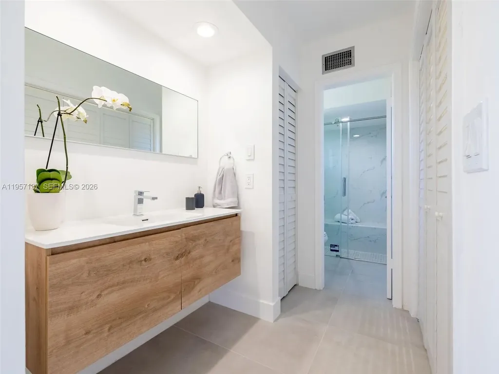 10988 Lake Front Place Boca Raton FL 33498