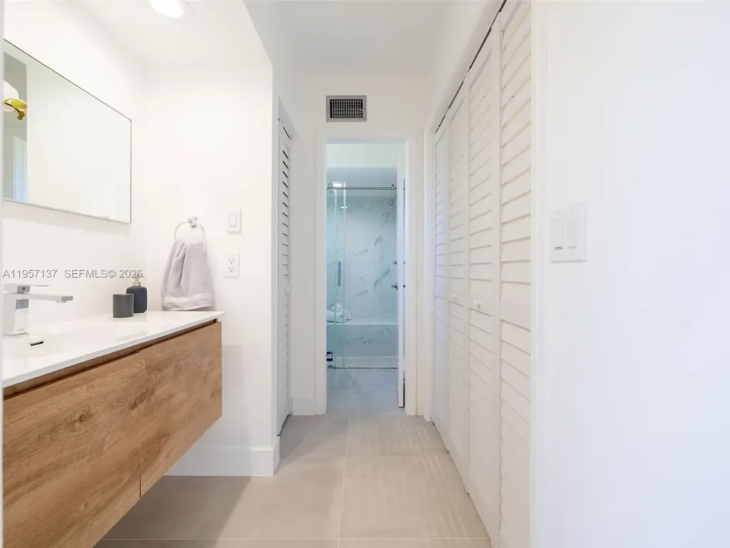 10988 Lake Front Place Boca Raton FL 33498