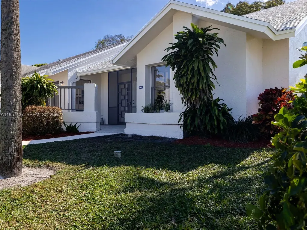 10988 Lake Front Place Boca Raton FL 33498