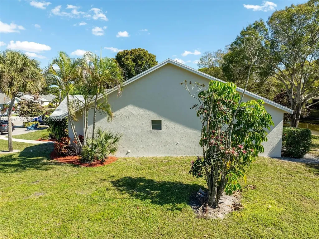 10988 Lake Front Place Boca Raton FL 33498