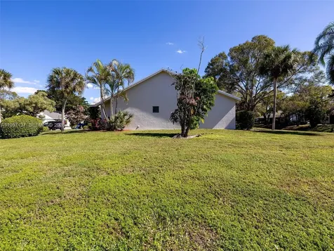 10988 Lake Front Place Boca Raton FL 33498