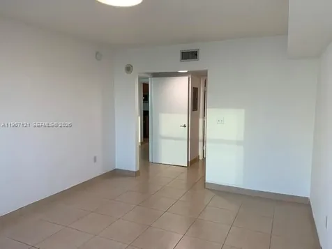 31 SE 5th Street Miami FL 33131
