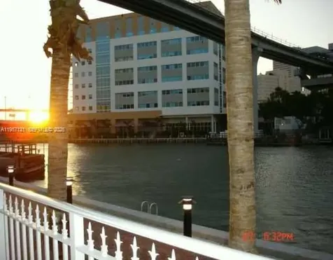 31 SE 5th Street Miami FL 33131