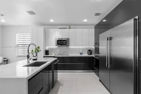 10023 NW 89th Terrace Doral FL 33178
