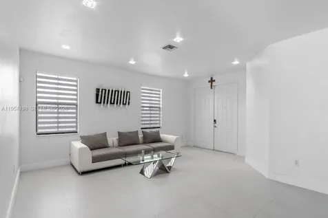 10023 NW 89th Terrace Doral FL 33178