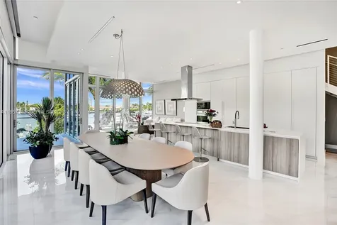 3750 Yacht Club Drive Aventura FL 33180