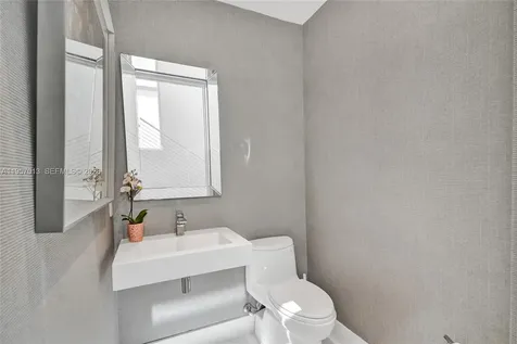 3750 Yacht Club Drive Aventura FL 33180