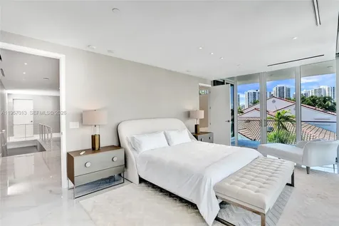 3750 Yacht Club Drive Aventura FL 33180