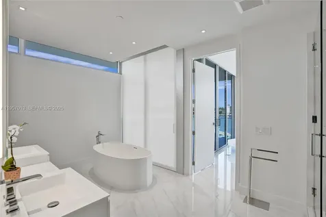 3750 Yacht Club Drive Aventura FL 33180