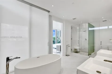 3750 Yacht Club Drive Aventura FL 33180