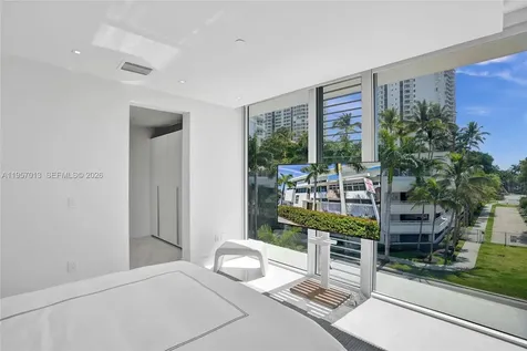 3750 Yacht Club Drive Aventura FL 33180