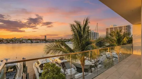3750 Yacht Club Drive Aventura FL 33180
