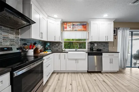 10873 NW 10th Place Coral Springs FL 33071