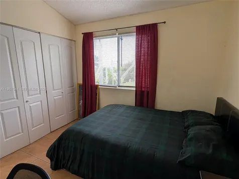 6205 Kendale Lakes Circle Miami FL 33183