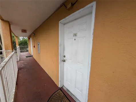 6205 Kendale Lakes Circle Miami FL 33183