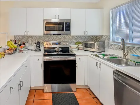 6205 Kendale Lakes Circle Miami FL 33183