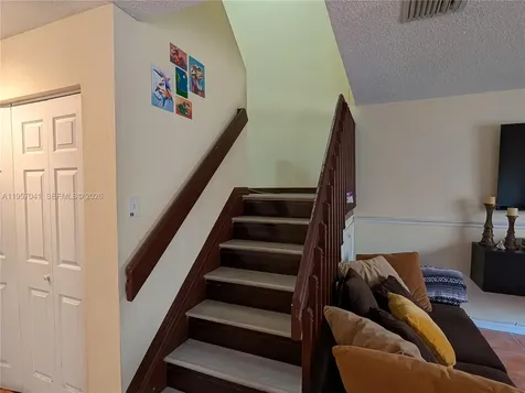 6205 Kendale Lakes Circle Miami FL 33183