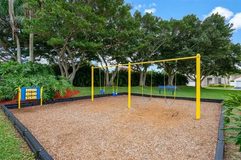 332 Bridgeton Road Weston FL 33326