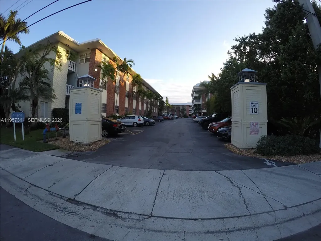 2424 SE 17th Causeway Fort Lauderdale FL 33316