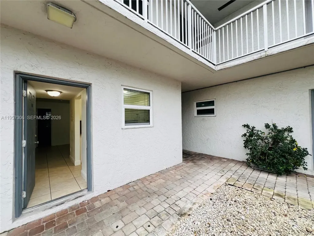 2040 NW 89th Avenue Pembroke Pines FL 33028