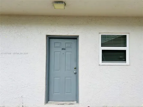 2040 NW 89th Avenue Pembroke Pines FL 33028