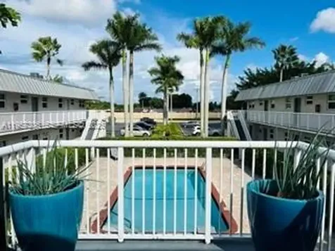 2040 NW 89th Avenue Pembroke Pines FL 33028