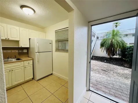 2040 NW 89th Avenue Pembroke Pines FL 33028