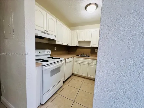 2040 NW 89th Avenue Pembroke Pines FL 33028
