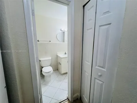 2040 NW 89th Avenue Pembroke Pines FL 33028