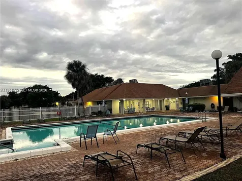 5482 S Lakewood Circle S Margate FL 33063