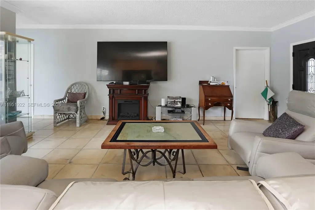 910 N 14th Court Hollywood FL 33020