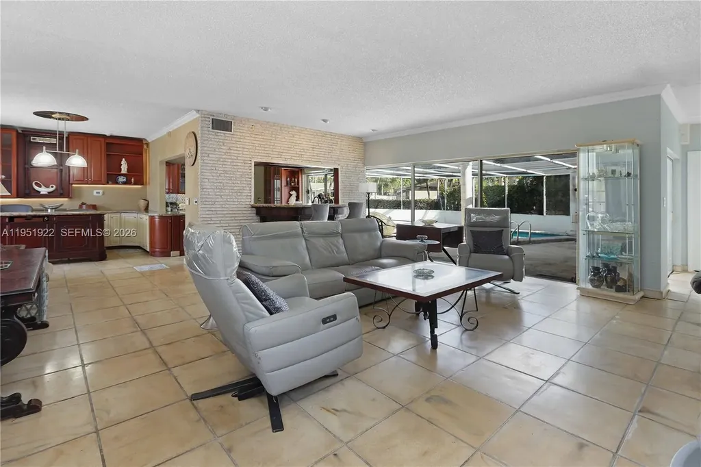 910 N 14th Court Hollywood FL 33020