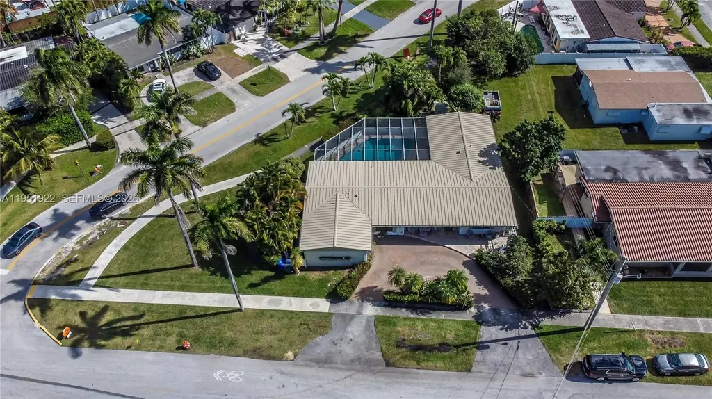 910 N 14th Court Hollywood FL 33020