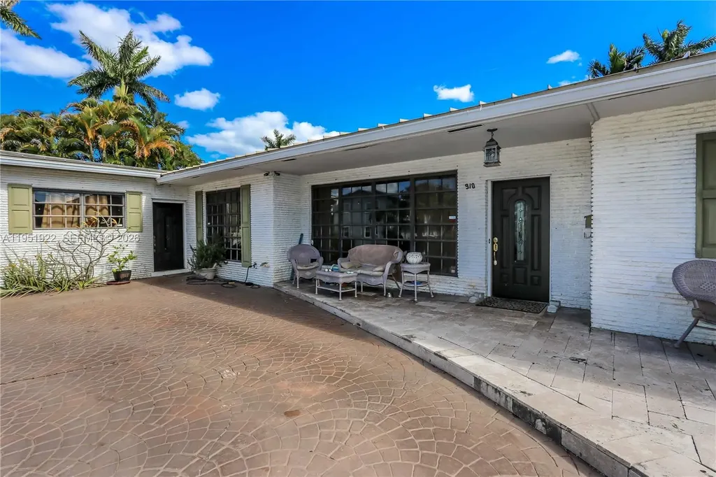 910 N 14th Court Hollywood FL 33020