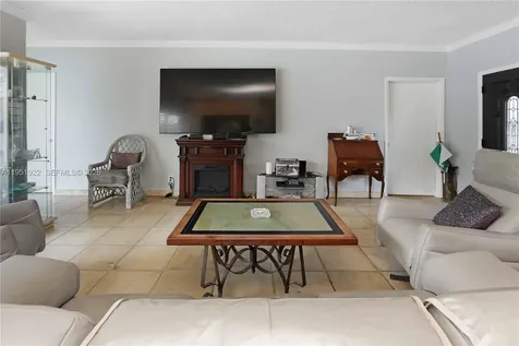 910 N 14th Court Hollywood FL 33020