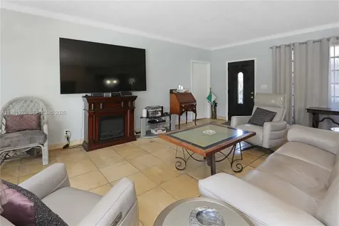 910 N 14th Court Hollywood FL 33020